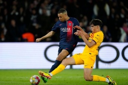 Bóng đá - PSG thua Barca Cúp C1: Mbappe &quot;vô hình&quot;, 0 cú sút trúng đích &amp; 13 lần mất bóng