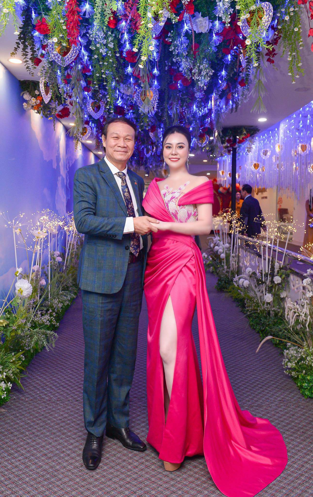 NSND Nguyễn Hải sánh bước bên hai Hoa hậu Phan Kim Oanh