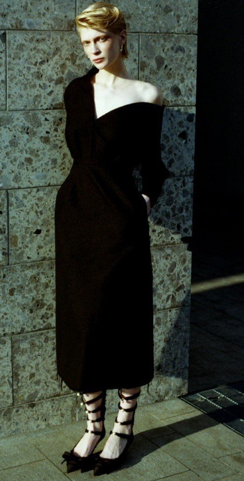 Phong cách quý phái và màu tối đang chiếm lĩnh tủ quần áo mùa xuân của bạn - 5