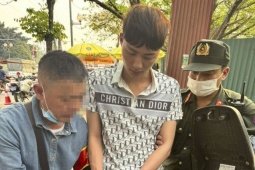 Pháp luật - Mang súng ra đường để ‘phòng thân’ bị 141 bắt giữ