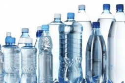 Thị trường - Tiêu dùng - Lý do chai nước không bao giờ đầy đến nắp, nhà sản xuất luôn chừa một khoảng nhỏ
