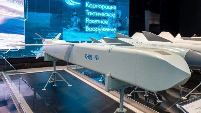 Kh-69 là mẫu tên lửa hành trình tàng hình thế hệ mới của Nga.