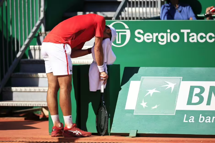 Djokovic gặp vấn đề về sức khỏe trong set 2 trận đấu vòng 3 Monte Carlo