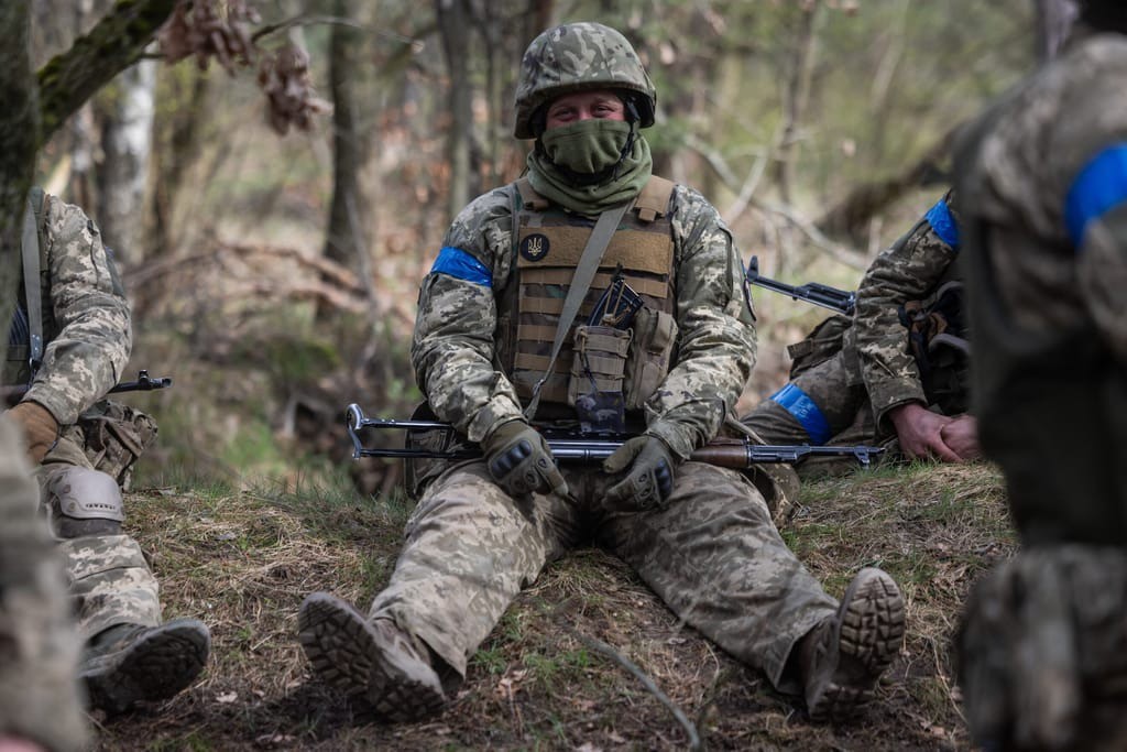 Một binh sĩ Ukraine ở chiến trường. Ảnh: Getty Images