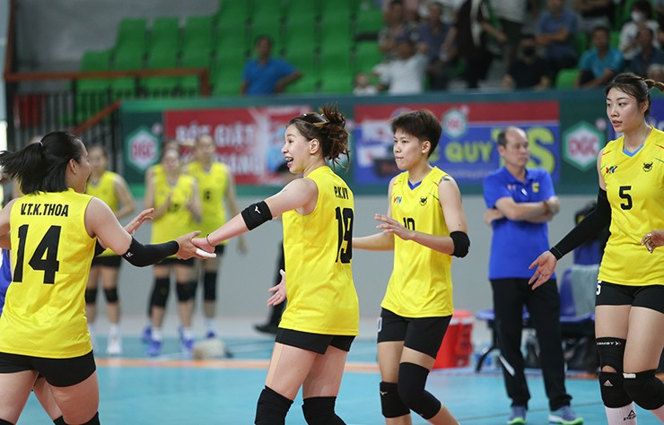 Các cô gái Long An giành quyền vào chung kết