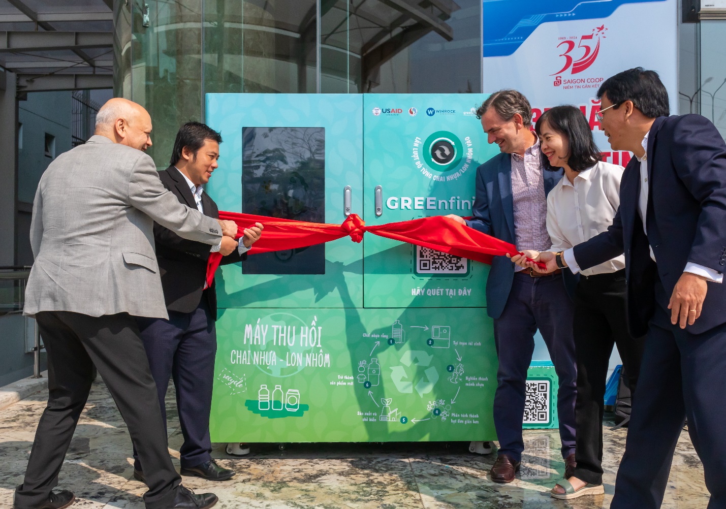 Lễ chào mừng và ra mắt hệ thống Máy thu gom chai nhựa, lon nhôm tại văn phòng Saigon Co.op
