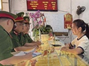 Pháp luật - Hai chủ tiệm vàng cùng phố "mắc bẫy" chiêu lừa đảo tinh vi