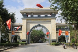 Tin tức trong ngày - Tranh luận giữ, bỏ tên quê 'Bà chúa thơ Nôm'