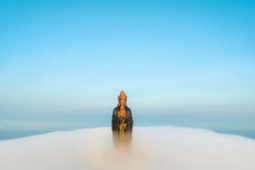 Du lịch - Xôn xao hình ảnh biển mây đẹp siêu thực ở núi Bà Đen