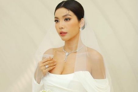 Siêu mẫu Minh Tú quyến rũ bên chồng Tây với váy cưới khoe trọn hình thể