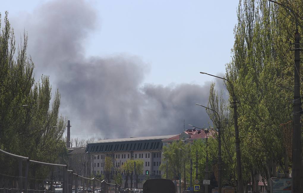 Nhà máy ở thành phố Lugansk bị trúng tên lửa hôm 13/4 (ảnh: TASS)