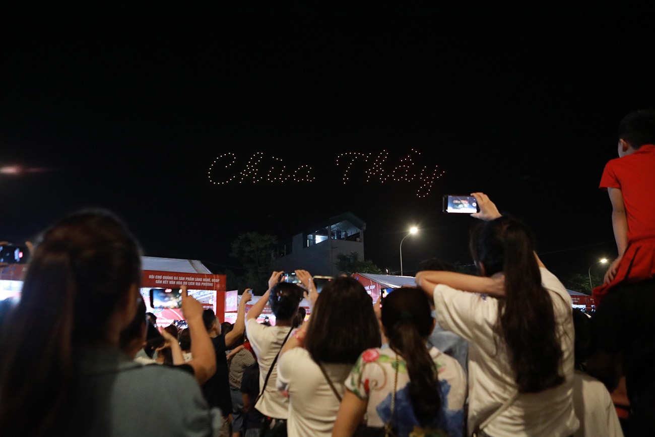  Tiếp theo là hình chữ Chùa Thầy.