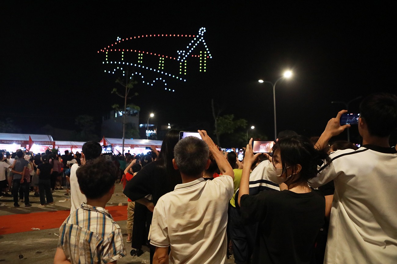 Chùa Thầy - Di tích quốc gia đặc biệt; Nhật Tiên Kiều - Nguyệt Tiên Kiều; Múa rối nước; Thủy đình.