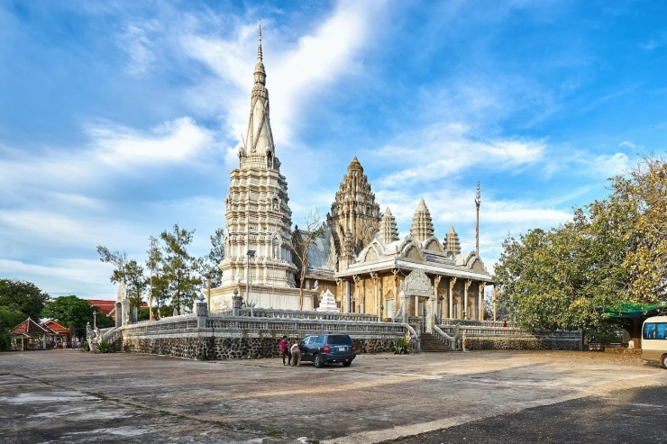 Chùa Phnom Bros ở Kampong Cham. Ảnh: Expedia.