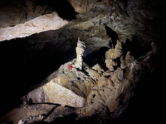 Quảng Bình phát hiện 25 hang động mới đẹp lung linh, huyền ảo - 1