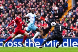 Bóng đá - Video bóng đá Liverpool - Crystal Palace: Hàng công phung phí, Anfield chết lặng (Ngoại hạng Anh)