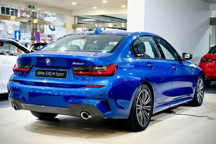 BMW giảm giá sâu cho xe 330i M Sport VIN 2022, giá bán từ 1,4 tỷ đồng - 1