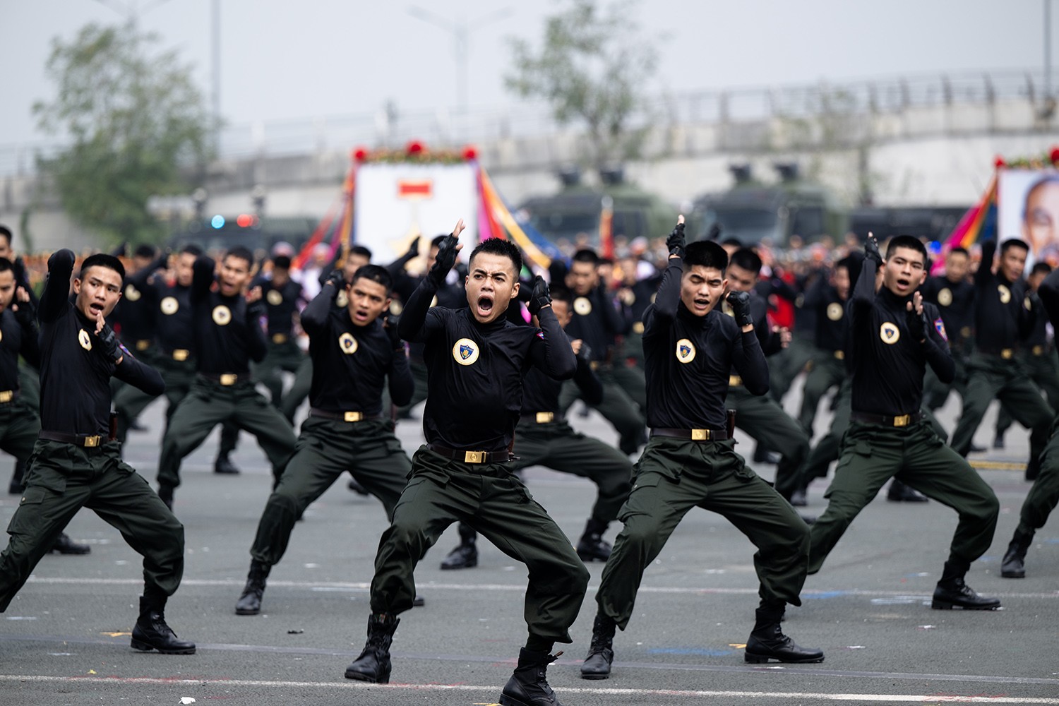 Các động tác thể hiện sự uyển chuyển, sức mạnh vượt trội của các cán bộ chiến sĩ qua các đòn thế