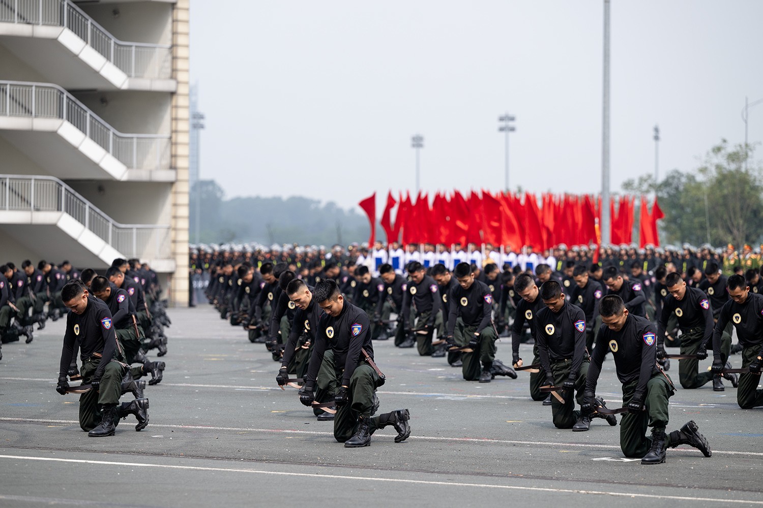 Mãn nhãn với màn biểu diễn khí công điêu luyện của cảnh sát cơ động - 4
