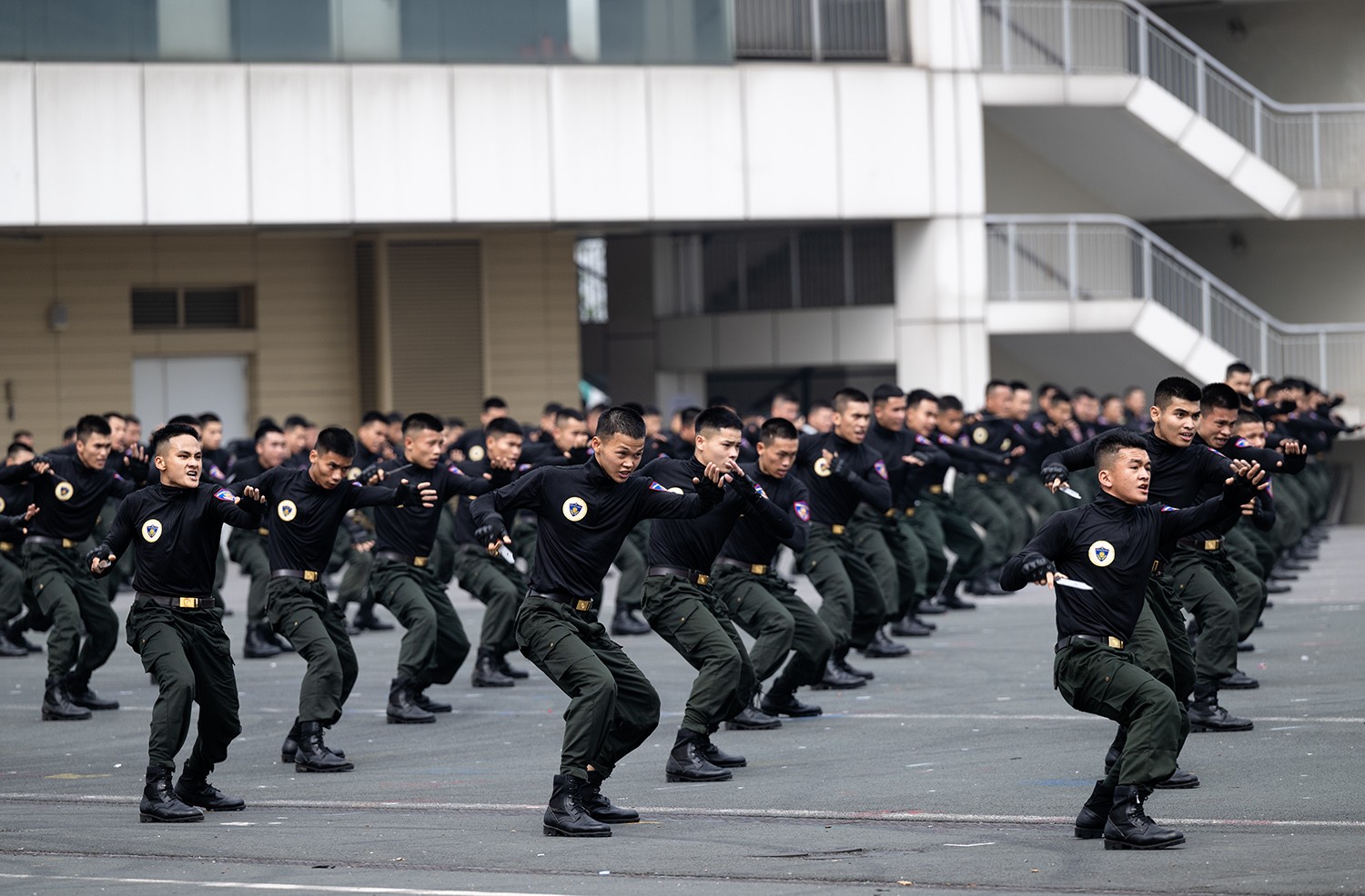 Bài quyền dao găm 63 động tác, bài quyền dây lưng 46 động tác giúp cán bộ chiến sĩ sử dụng linh hoạt các loại vũ khí, công cụ hỗ trợ, các vật dụng thô sơ trong chiến đấu