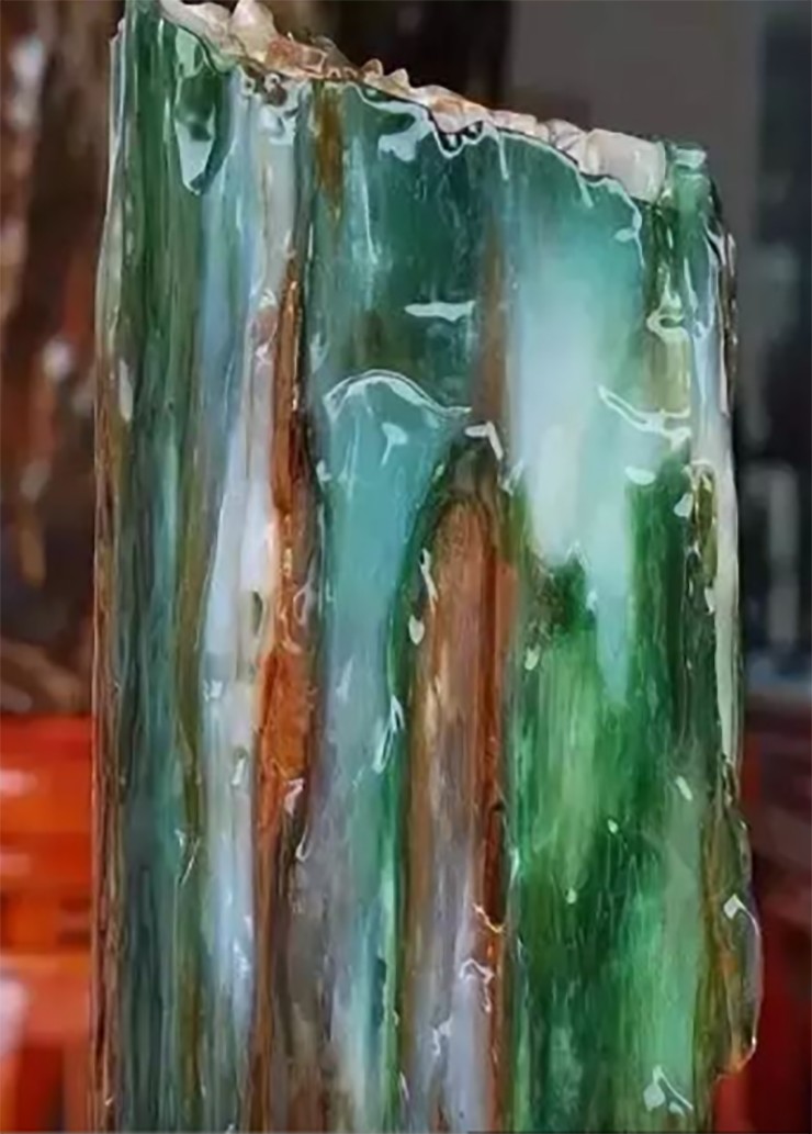 Khi đã hóa ngọc, chúng được xếp vào nhóm đá quý, có giá trị kinh tế cao. Giá bán các thành phẩm từ gỗ hóa ngọc sẽ tùy thuộc vào lĩnh vực, độ cầu kỳ và tinh xảo.
