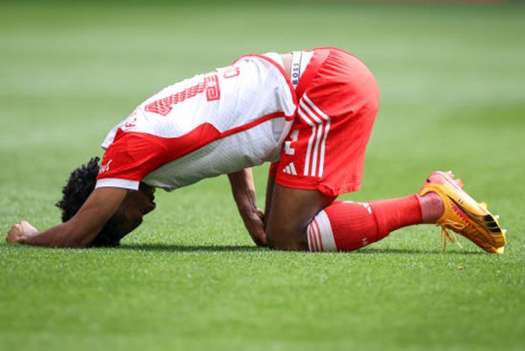 Kingsley Coman bị chấn thương đầu gối trong trận gặp Koln