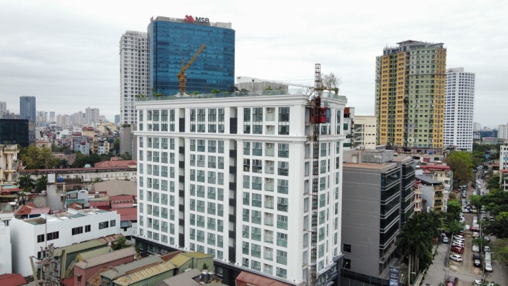 Liên quan dự án này, ngày 14/9/2020 Văn phòng đăng ký đất đai – Sở Tài Nguyên và Môi trường Hà Nội có thông báo về danh sách Chủ đầu tư đã thế chấp quyền sử dụng đất tại số 8 Nguyên Hồng. Theo đó, Văn phòng đăng ký đất đai Hà Nội đã thực hiện đăng ký thế chấp bằng quyền sử dụng đất đầu tư xây dựng nhà ở thấp tầng để bán thuộc Tổ hợp nhà ở và văn phòng tại số 8 Nguyên Hồng do Công ty cổ phần In 15 làm chủ đầu tư đăng ký thế chấp tại Ngân hàng Nông nghiệp và Phát triển nông thôn Việt Nam – Chi nhánh Láng Hạ.
