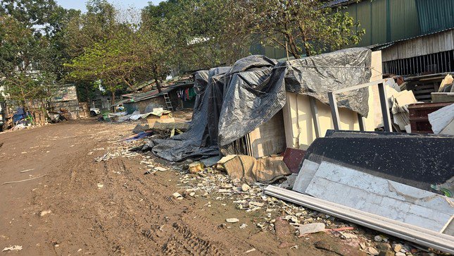 Cận cảnh công viên hồ điều hòa bỏ hoang 8 năm giữa Thủ đô - 7