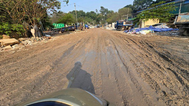 Cận cảnh công viên hồ điều hòa bỏ hoang 8 năm giữa Thủ đô - 9