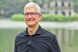 Tin tức trong ngày - Tim Cook đi dạo bên hồ Hoàn Kiếm