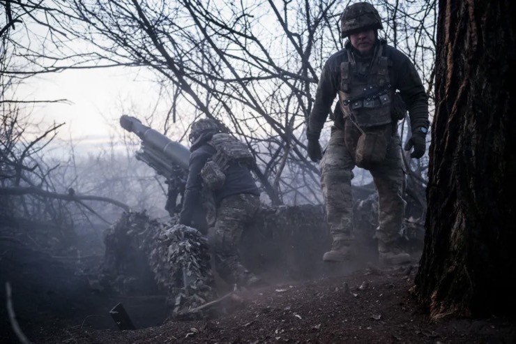 Binh sĩ Ukraine chiến đấu gần thành phố Lyman, vùng Donetsk vào ngày 7/4/2024.