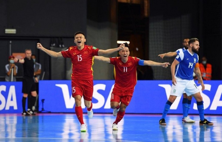Các tuyển thủ bóng đá trong nhà Việt Nam đặt mục tiêu lần thứ 3 giành vé chơi World Cup. Ảnh: AP.