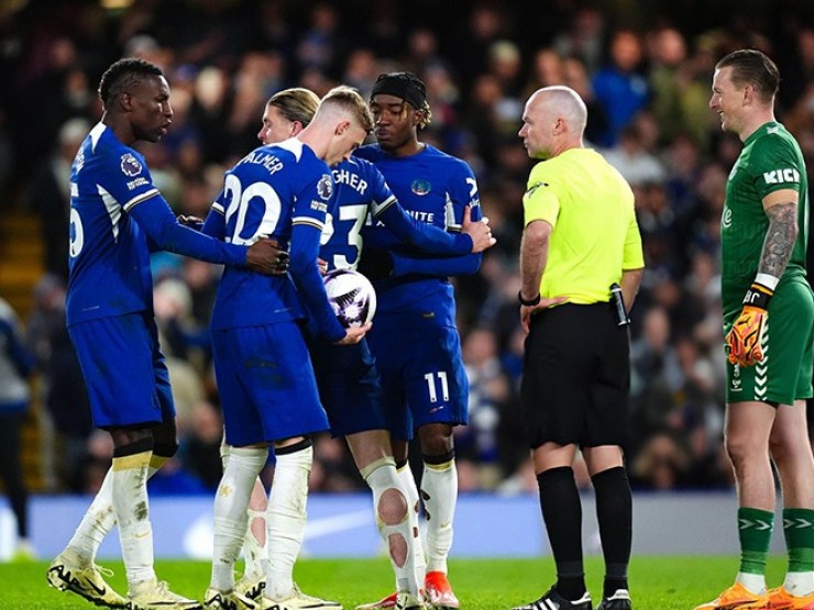 Hỗn loạn Chelsea: 3 SAO tranh đá penalty, Pochettino xấu hổ ví như trò trẻ con