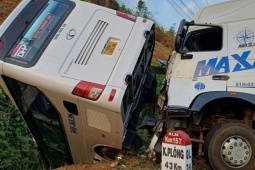 Tin tức trong ngày - Vợ chồng bác sĩ ứng cứu 24 nạn nhân vụ đâm xe ở Kon Tum