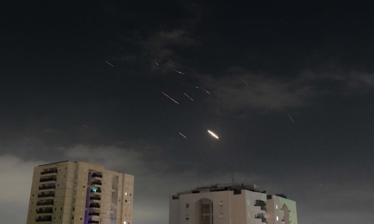 Iran phóng loạt UAV và tên lửa nhằm vào Israel hôm 13/4.
