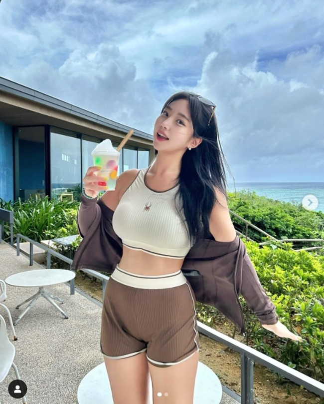 Cô giáo Pilates gây sốt nhờ vẻ đẹp đầy đặn, nở nang - 3