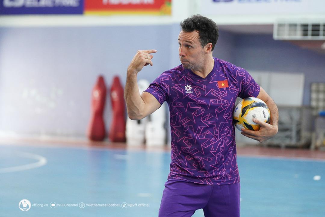 HLV Diego Giustozzi quyết tâm giúp đội tuyển futsal Việt Nam dự World Cup. (Ảnh: VFF)
