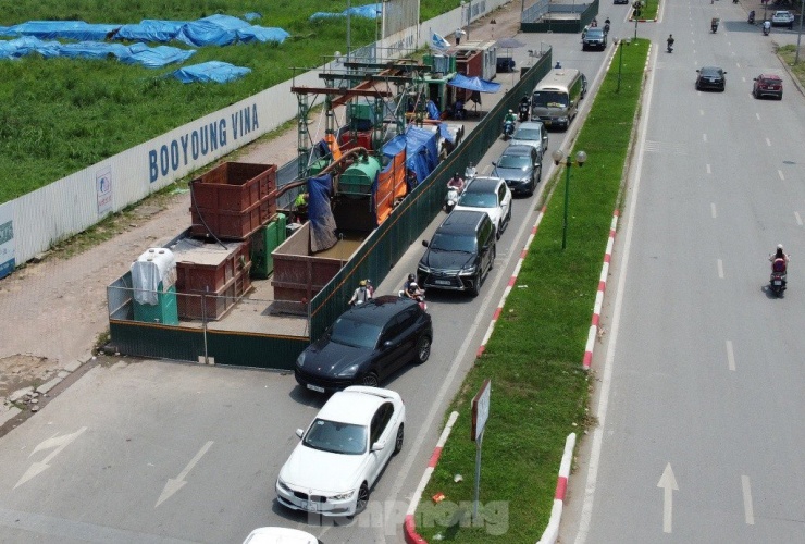 Công trường ‘đắp chiếu’ nhiều năm thi công trở lại, đường Hà Nội ùn ứ - 6