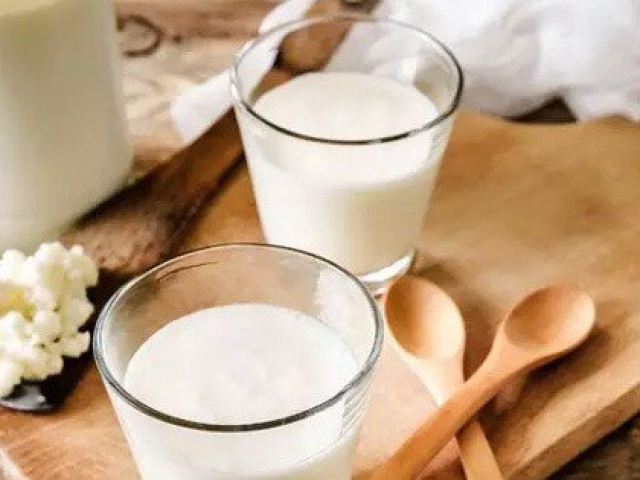 Những người này uống sữa vào buổi sáng như “uống thuộc độc“, nên tránh tuyệt đối
