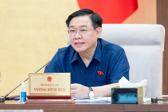 Chủ tịch Quốc hội Vương Đình Huệ phát biểu tại phiên họp thứ 32 của UBTVQH, chiều 17-4