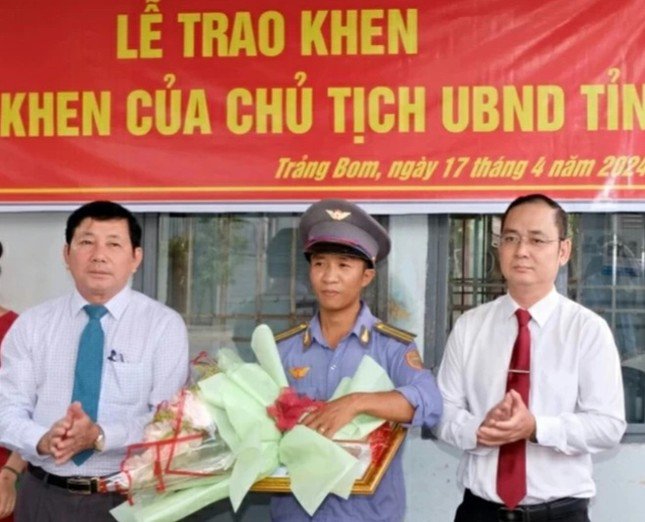Anh Trịnh Dũng nhận bằng khen của Chủ tịch UBND tỉnh Đồng Nai