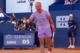 Thể thao - Nadal chơi đẹp với đàn em, nhận mưa lời khen sau trận ra quân Barcelona Open