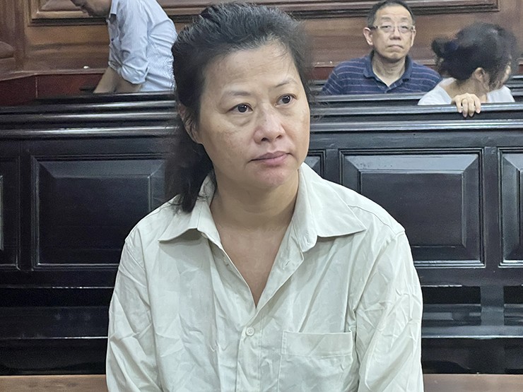 Bị cáo Trương Thị Kim Soan phủ nhận toàn bộ cáo buộc và cho rằng mình bị oan. Ảnh: HỮU ĐĂNG