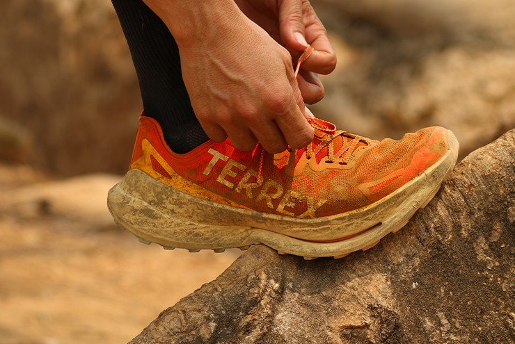 “Vũ khí” chạy trail nhẹ nhanh của nhà vô địch: Phá vỡ giới hạn với adidas Terrex Agravic Speed Ultra - 2