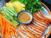 Ẩm thực - Mẹ đảm chỉ công thức thịt ba chỉ giòn bì ngon xuất sắc