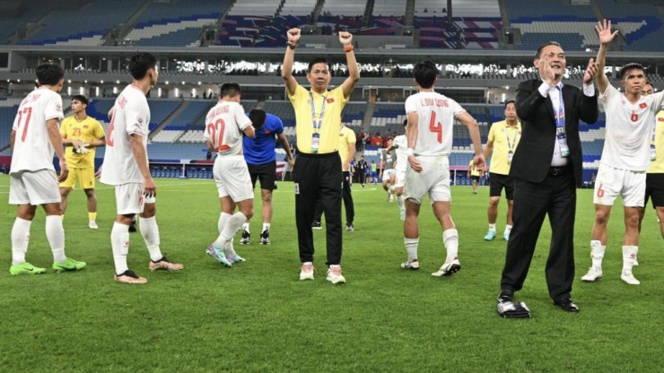 AFC ca ngợi HLV Hoàng Anh Tuấn truyền cảm hứng cho chiến thắng của U-23 Việt Nam. ẢNH: AFC