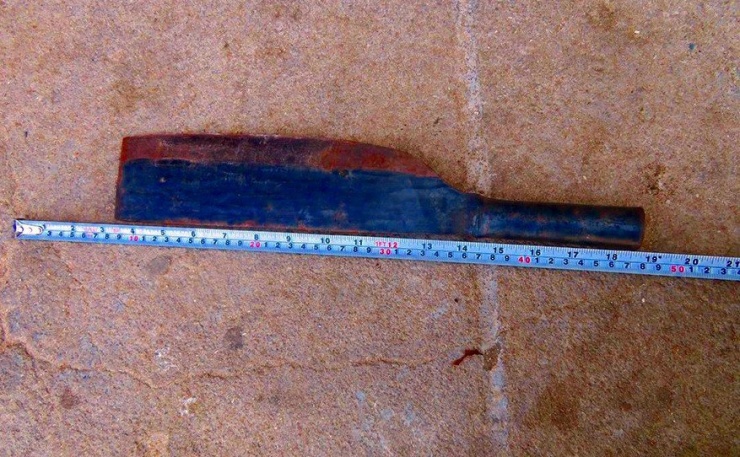 Hung khí T sử dụng để đe dọa chủ tiệm tạp hóa, cướp thuốc lá. Ảnh CAHT.