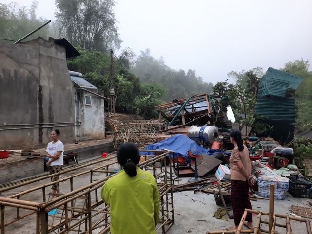 Nhà của một hộ dân tại xã Tân Tú, huyện Bạch Thông, tỉnh Bắc Kạn bị tốc mái. Ảnh: Báo Bắc Kạn