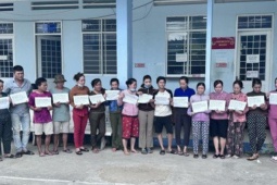 An ninh - Xã hội - Bắt tụ điểm đánh bài có đến 14 “quý bà”