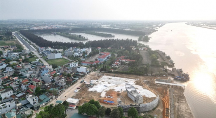 Tượng đài con tàu tập kết ở Sầm Sơn thành hình - 1